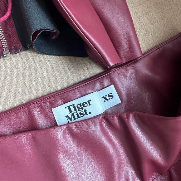 Red Leather Halter Set - Tiger Mist - Picture 6 of 7